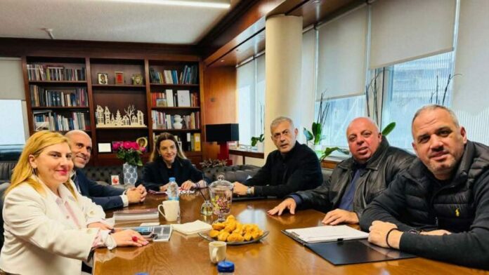 Εργασιακή συνάντηση του Δημάρχου Πειραιά με την Επικεφαλής της ΔΥΠΑ