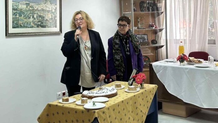 Η Δήμαρχος Ν. Κοσμοπούλου στην εκδήλωση κοπής βασιλόπιτας του ΚΑΠΗ Πεντέλης