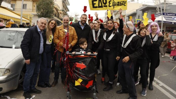 Γλέντι μικρών και μεγάλων στη καρναβαλική πομπή της Πετρούπολης