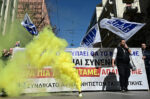 Καπνογόνα στην πορεία των ταξιτζήδων προς το Μέγαρο Μαξίμου – «Ανυποχώρητοι απέναντι στην κυβέρνηση»