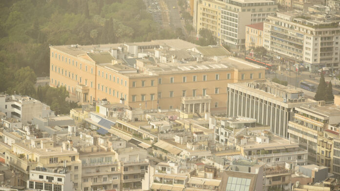 Αυξάνεται η μεταφορά αφρικανικής σκόνης – Παρακολουθήστε ζωντανά τις κινήσεις – Ποιες περιοχές επηρεάζονται περισσότερο