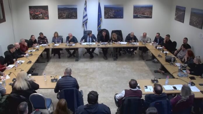 Δήμος Σιθωνίας: Ενωμένοι Δήμαρχος και Δημοτικό Συμβούλιο για το Πόρτο Καρράς