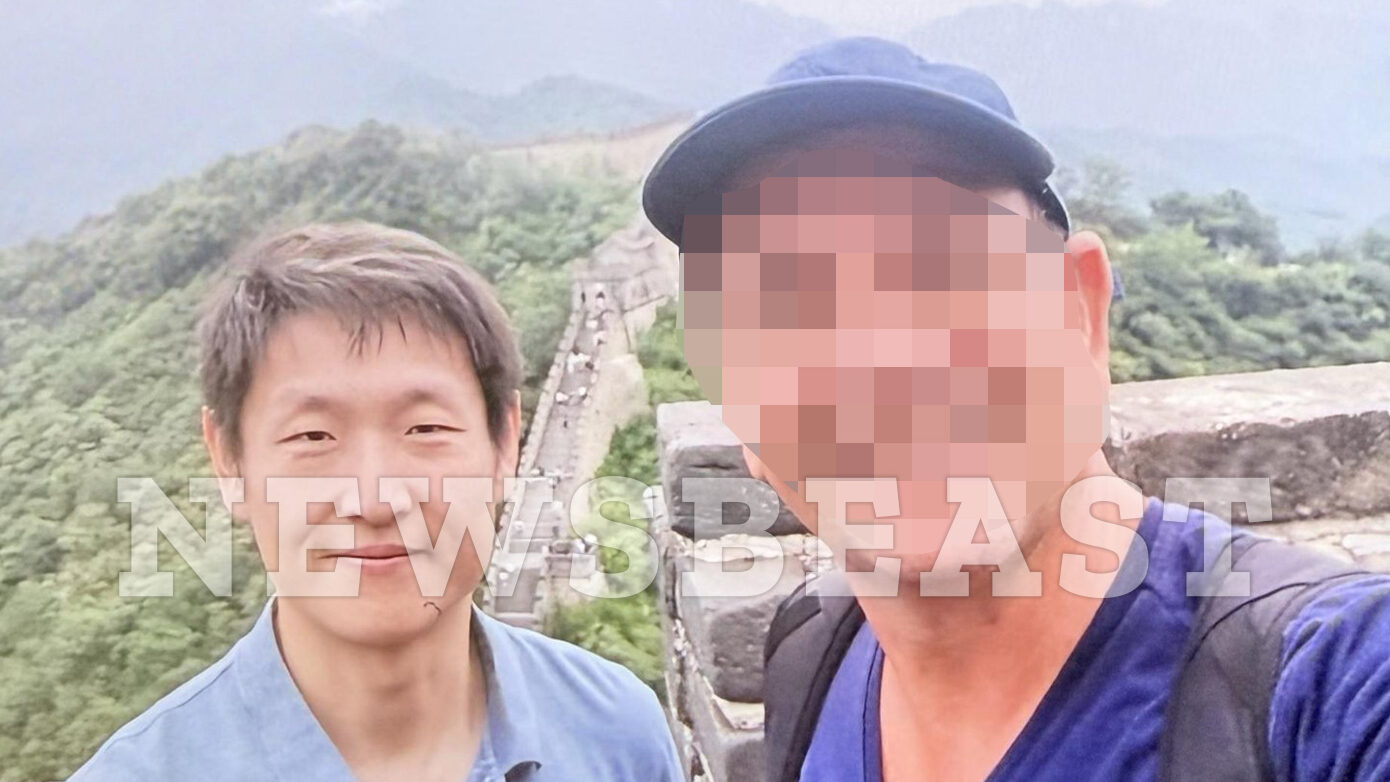Υπόθεση σμηνάρχου: Οι selfies στο Σινικό Τείχος, η κάρτα από το Χονγκ Κονγκ και οι απόστρατοι στο «μικροσκόπιο»