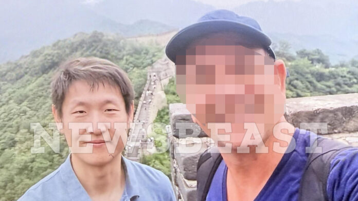 Υπόθεση σμηνάρχου: Οι selfies στο Σινικό Τείχος, η κάρτα από το Χονγκ Κονγκ και οι απόστρατοι στο «μικροσκόπιο»