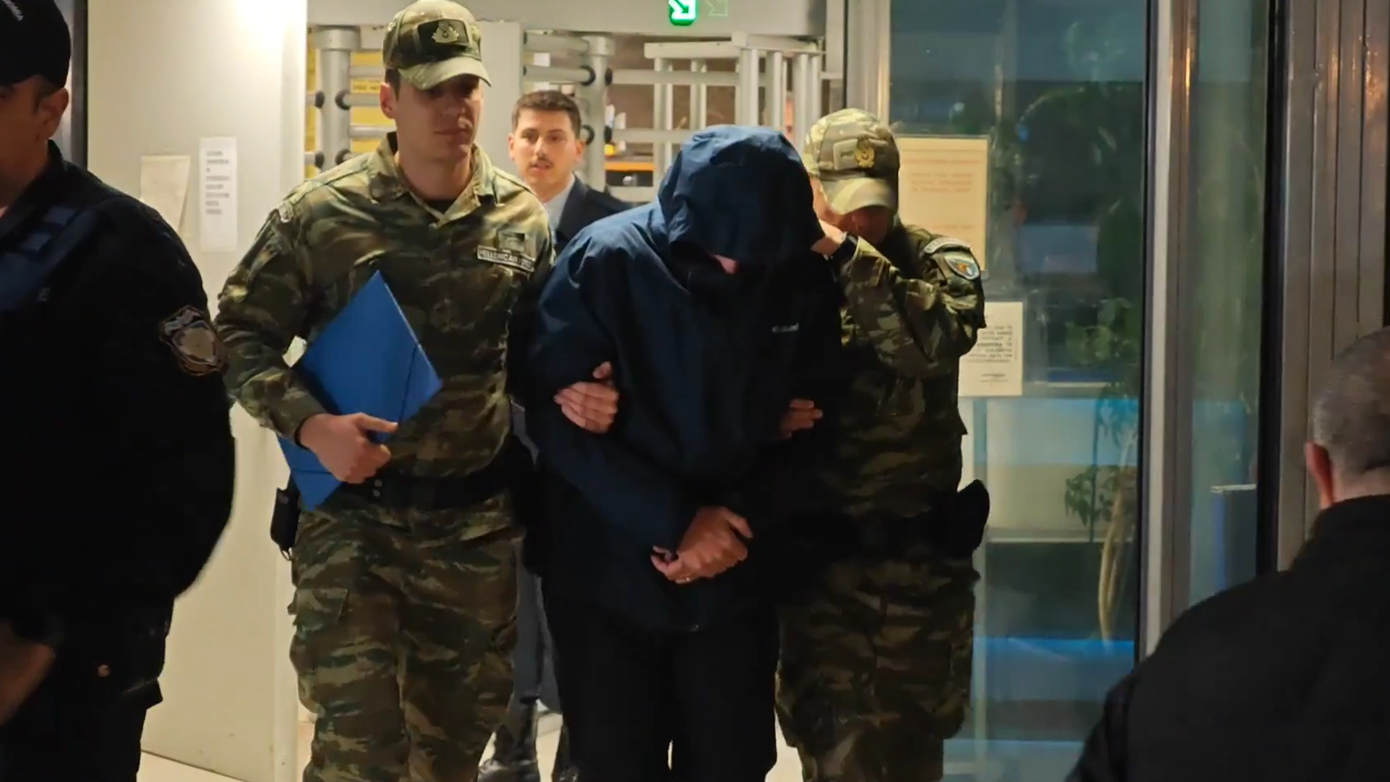 Βίντεο από την αποχώρηση του Σμηνάρχου από το Αεροδικείο – Αποφασίστηκε προφυλάκιση