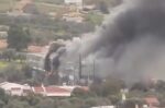 Πυρκαγιά σε αποθήκη διάσημης εταιρείας αθλητικών στα Σπάτα – Δείτε το βίντεο