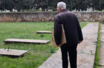 «Τέσσερα πολυβόλα μπαστακωμένα στο μπετό – Oι νεκροί έπεφταν πίσω και τους αφήναν έτσι» – Ο κ. Στράτος θυμάται την παλιά Καισαριανή