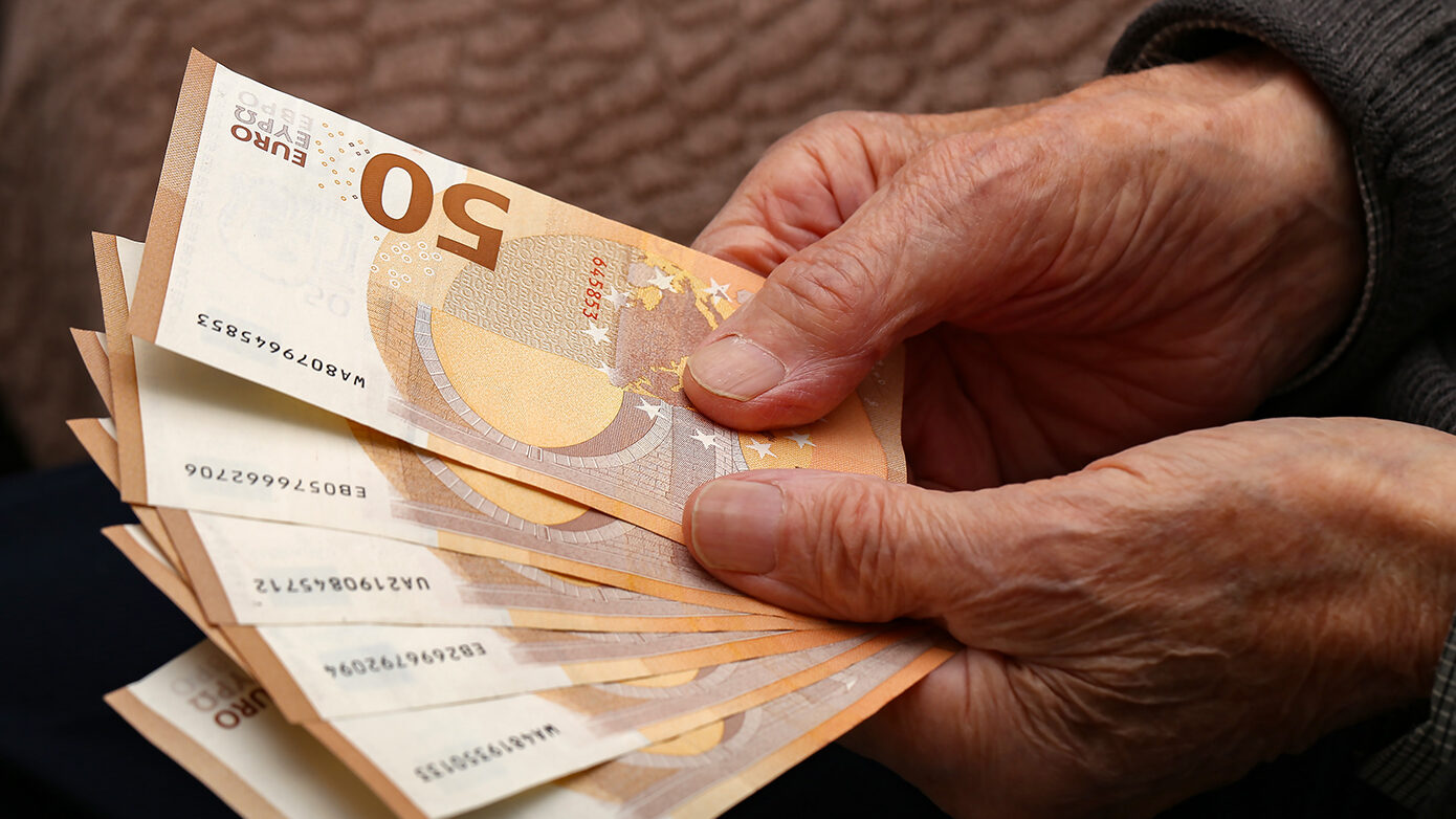 Πότε καταβάλλονται οι συντάξεις Μαρτίου