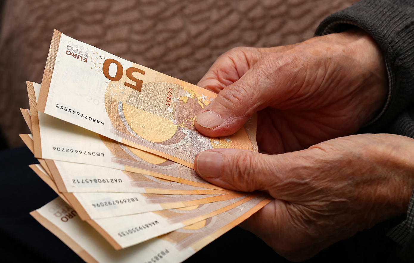 Πότε καταβάλλονται οι συντάξεις Μαρτίου