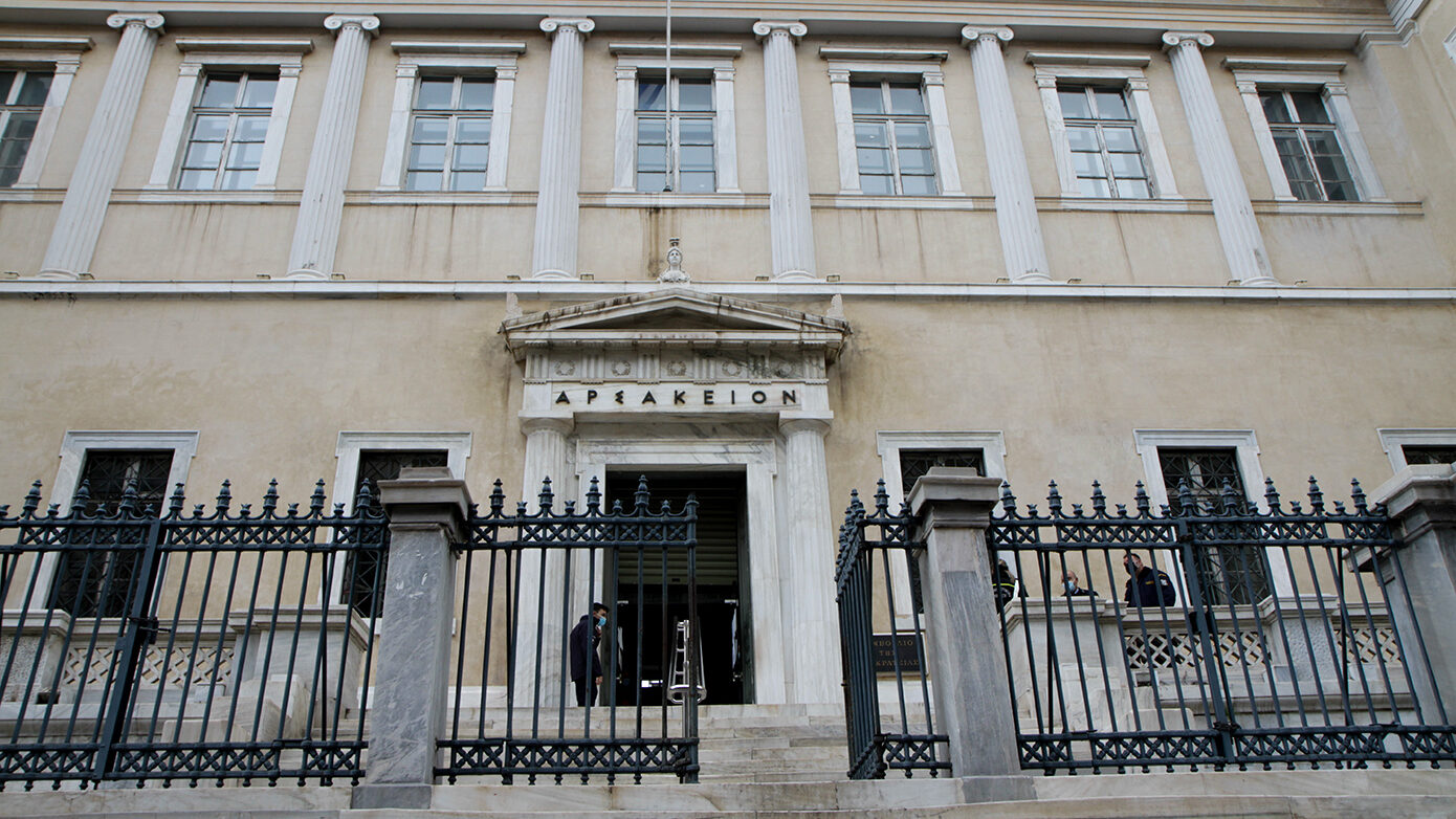 ΣτΕ: Αντισυνταγματικές οι μειώσεις των αποδοχών των μονίμων υπαλλήλων του υπουργείου Εξωτερικών