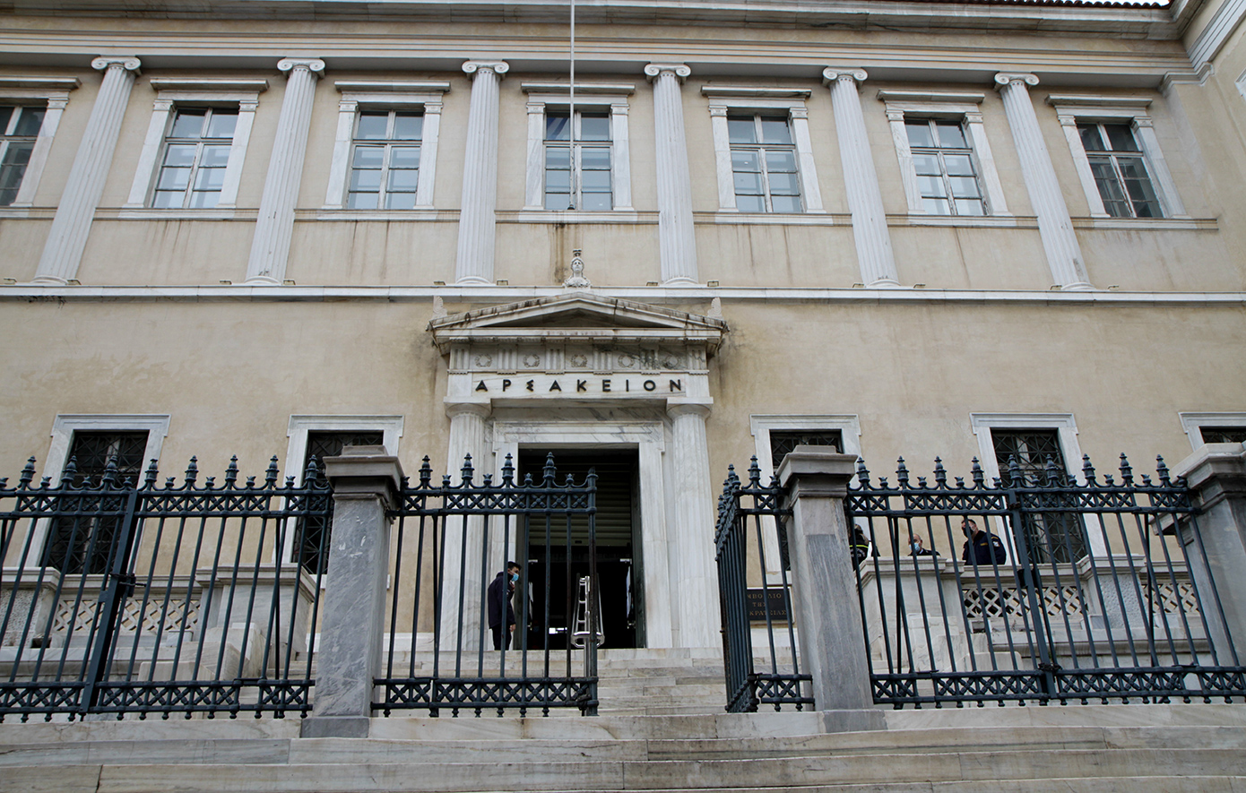 ΣτΕ: Αντισυνταγματικές οι μειώσεις των αποδοχών των μονίμων υπαλλήλων του υπουργείου Εξωτερικών