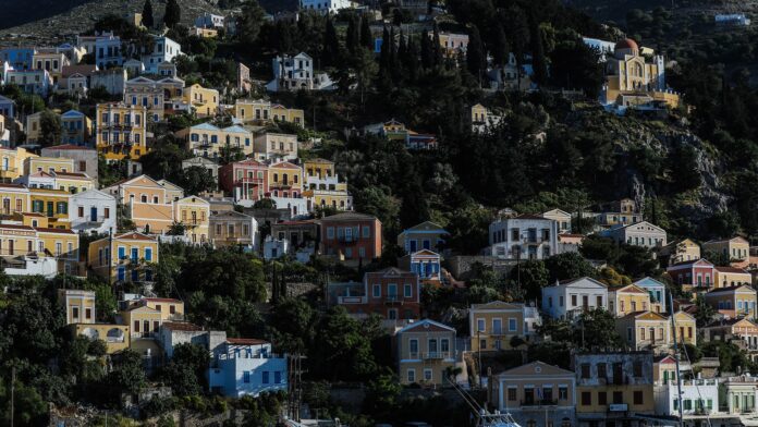 Περισσότεροι από 1,1 εκατ. Τούρκοι κατέκλυσαν τα ελληνικά νησιά το 2025 – Ποιο νησί προτίμησαν οι περισσότεροι