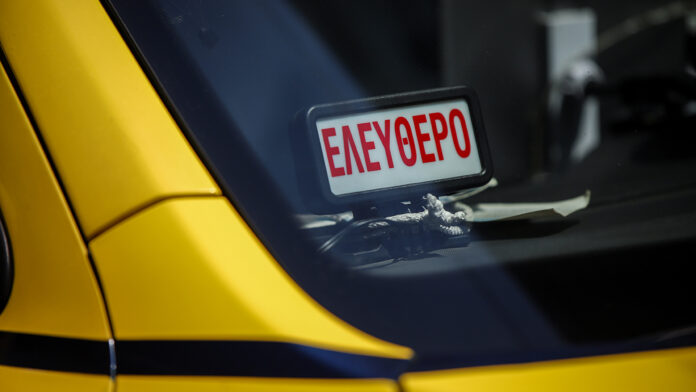 Χρέωνε διπλάσιο κόμιστρο το μεσημέρι – Συνελήφθη 59χρονος ταξιτζής στην Αθήνα