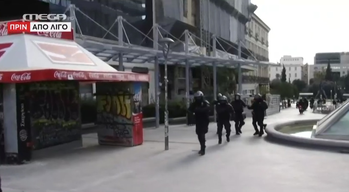 Σοκαριστική επίθεση σε κάμεραμαν του MEGA εν μέσω συλλαλητηρίου για τα Τέμπη