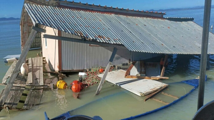 Σοβαρές υλικές φθορές σε καταστήματα στα Σύβοτα και στη Σαγιάδα από τα κύματα που βγήκαν στη στεριά
