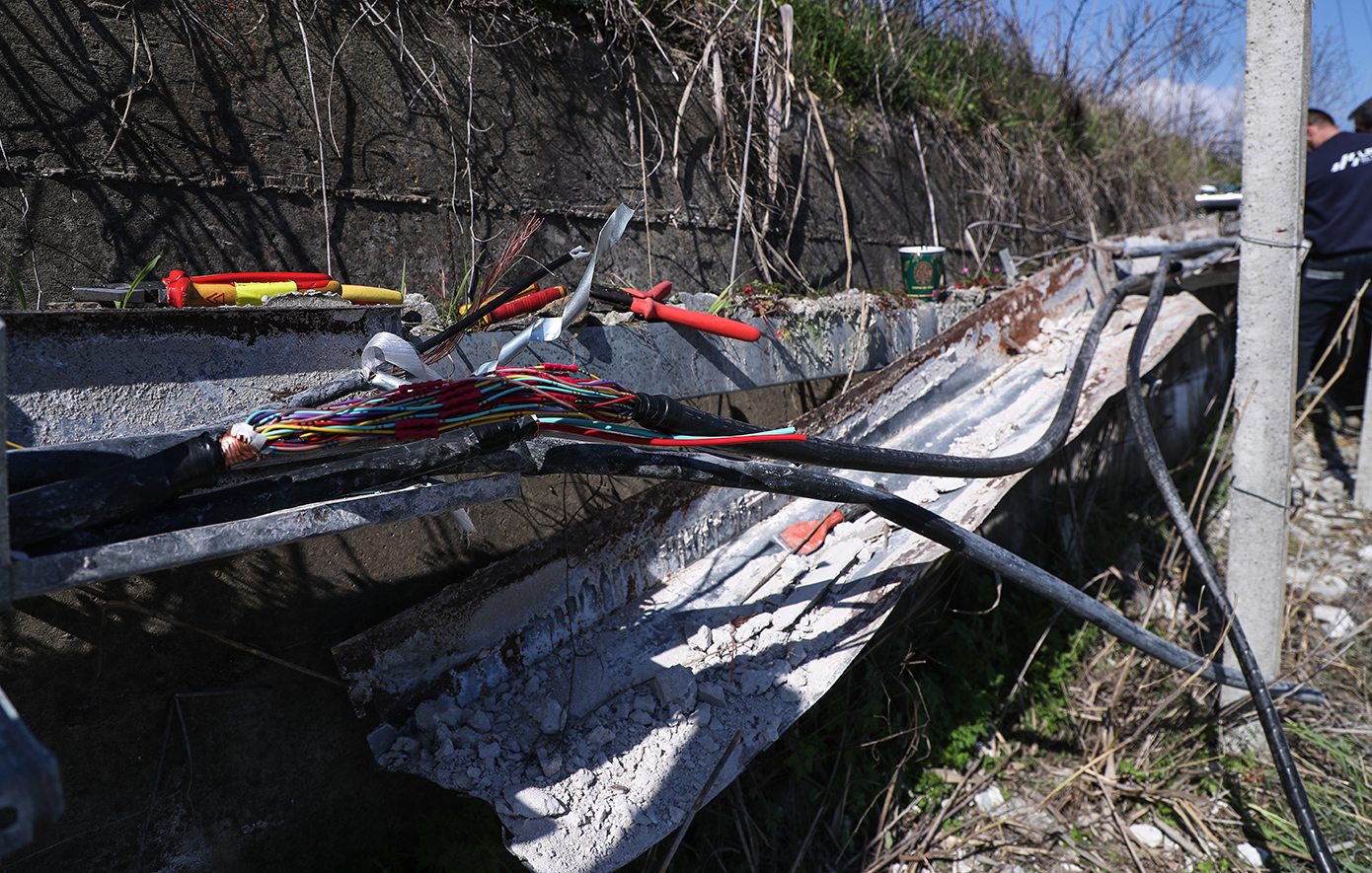 Σαμποτάζ στην τηλεδιοίκηση της γραμμής Αθήνα-Θεσσαλονίκη: «Κομμένα καλώδια σε τρία σημεία, αλλά δεν αφαιρέθηκαν»