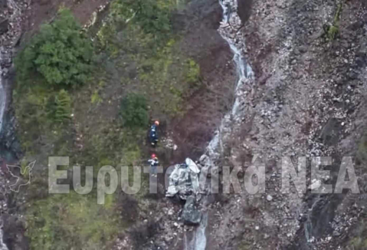 Ατύχημα στην Ευρυτανία: Όχημα κατρακύλησε σε γκρεμό 300 μέτρων – Δείτε εικόνες