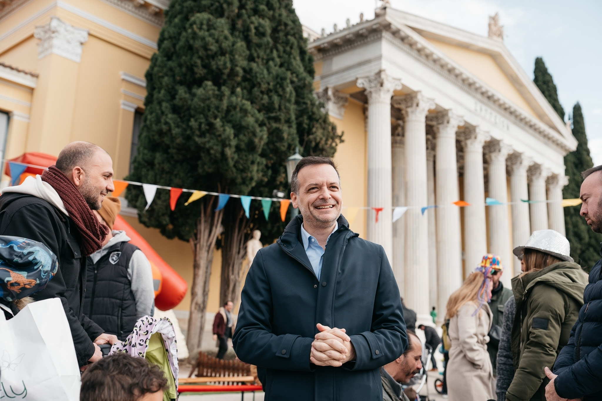 Χ. Δούκας: «Σας καλούμε να γεμίσουμε τις πλατείες της Αθήνας με μουσική, αισιοδοξία και γιορτινή διάθεση»