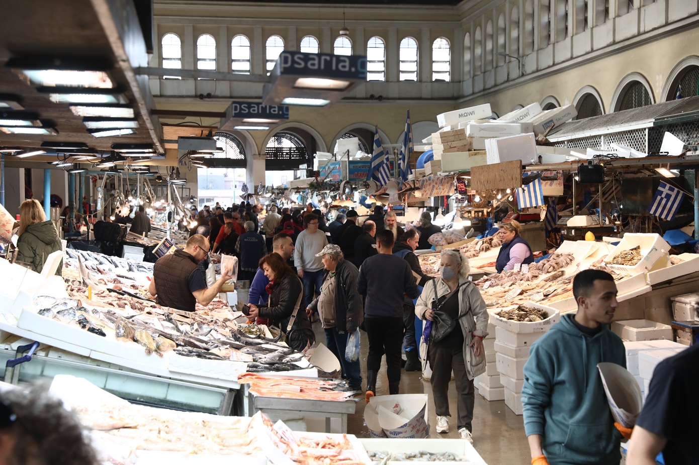 Βαρβάκειος και Καπάνι: Ανοιχτές για σαρακοστιανές αγορές της τελευταίας στιγμής