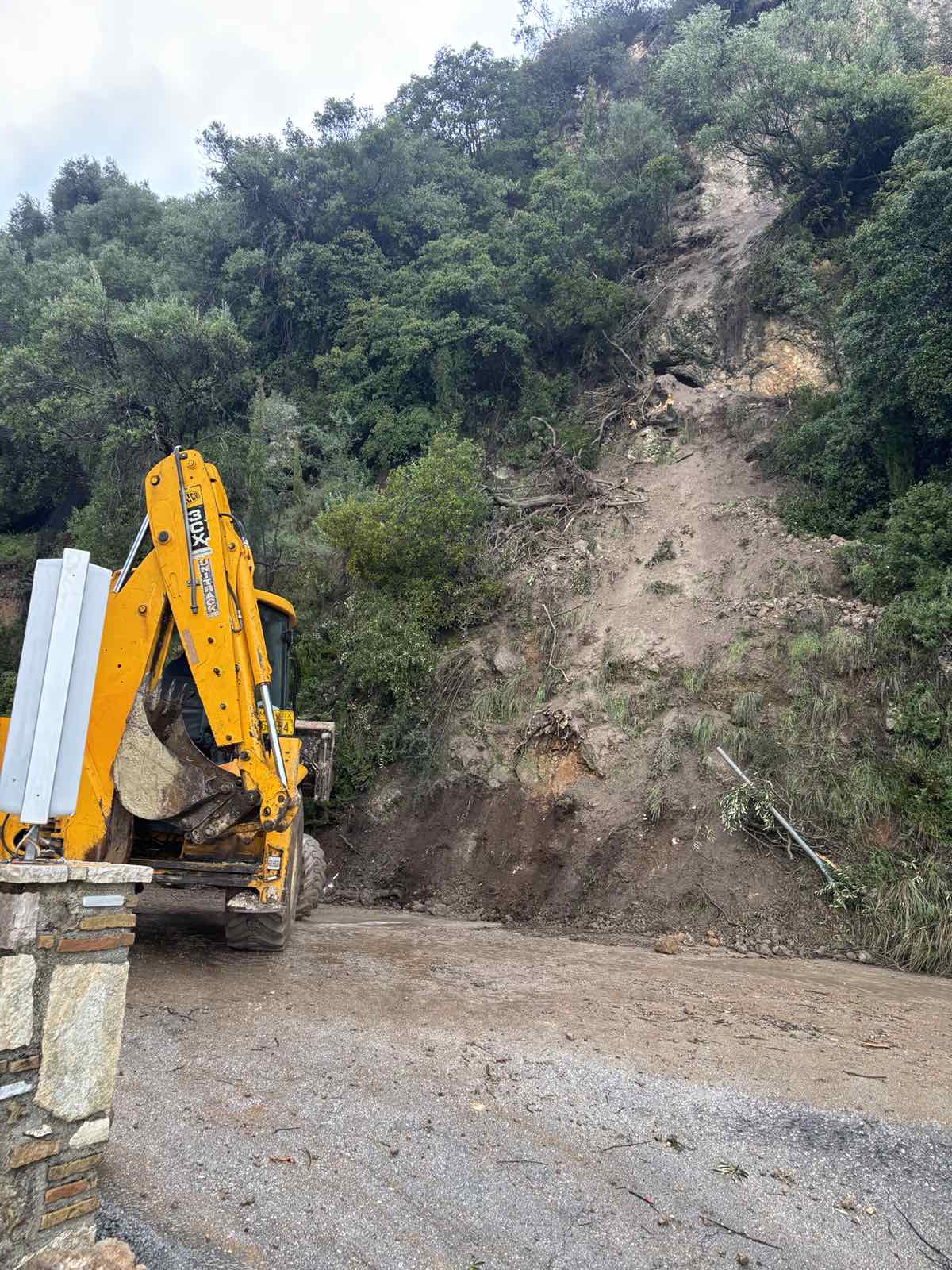 Στο έλεος της κακοκαιρίας η Ήπειρος με κλειστούς δρόμους και νέες κατολισθήσεις