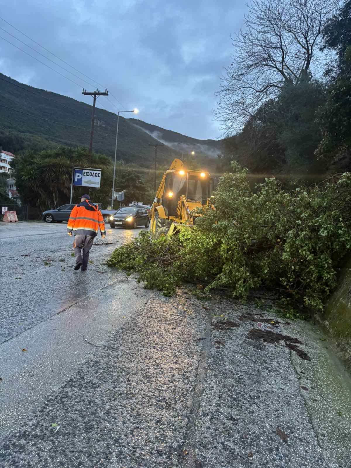 Στο έλεος της κακοκαιρίας η Ήπειρος με κλειστούς δρόμους και νέες κατολισθήσεις