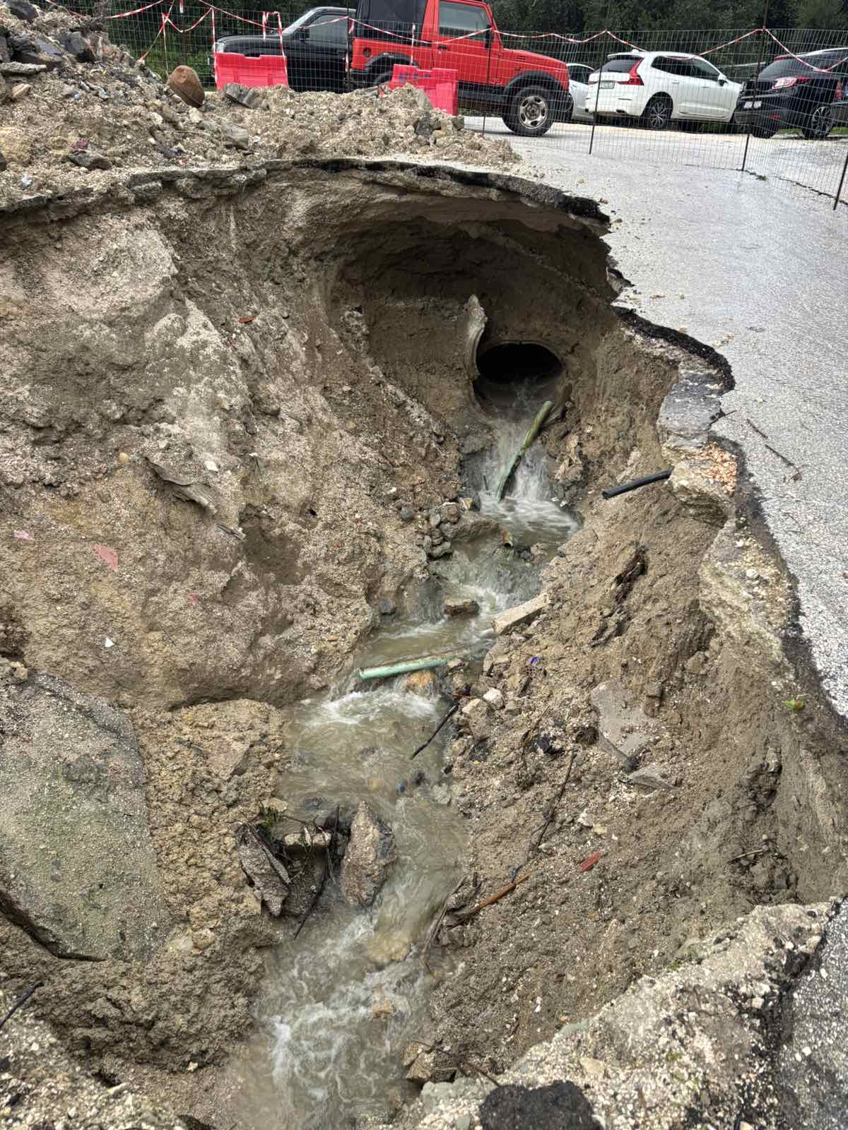 Στο έλεος της κακοκαιρίας η Ήπειρος με κλειστούς δρόμους και νέες κατολισθήσεις