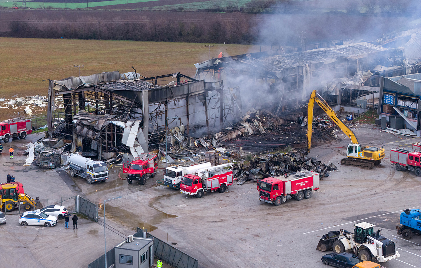 Γιατί σταμάτησαν οι έρευνες στη «Βιολάντα»: «Κίνδυνος νέας έκρηξης με πολλά θύματα – Αυτοκτονικό οι αδήλωτες δεξαμενές»