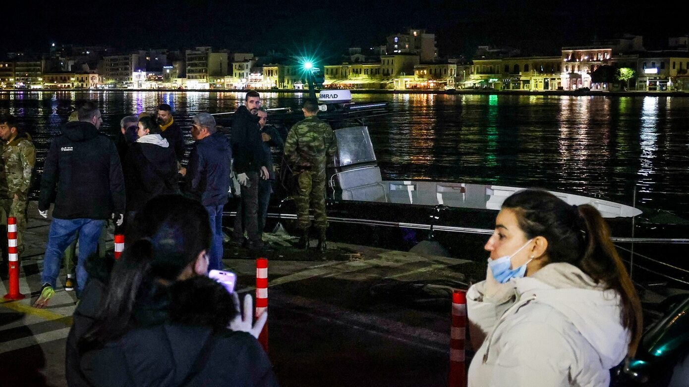 Αντιφάσεις και ερωτήματα για το πολύνεκρο ναυάγιο στη Χίο – «Από τη σύγκρουση και όχι από πνιγμό ο θάνατος των 15 μεταναστών»