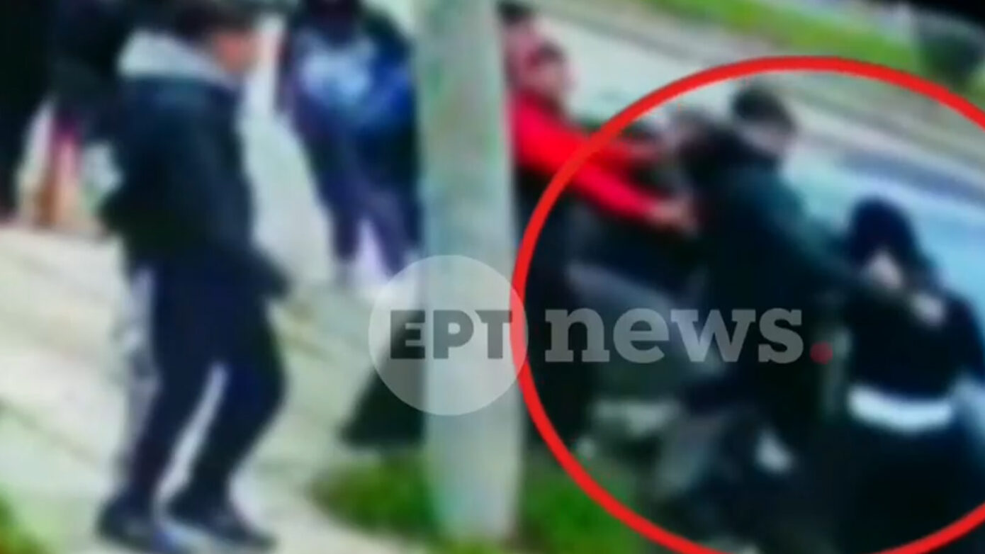 Σοκαριστικό βίντεο από τον βίαιο ξυλοδαρμό ανηλίκου στη Θεσσαλονίκη – Δέκα άτομα τον πέταξαν πάνω σε αυτοκίνητο και τον χτύπησαν