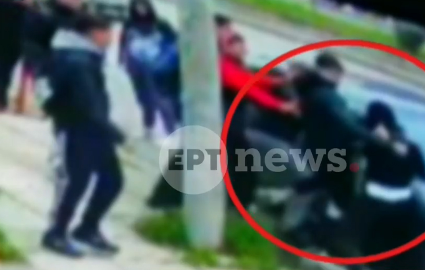 Σοκαριστικό βίντεο από τον βίαιο ξυλοδαρμό ανηλίκου στη Θεσσαλονίκη – Δέκα άτομα τον πέταξαν πάνω σε αυτοκίνητο και τον χτύπησαν