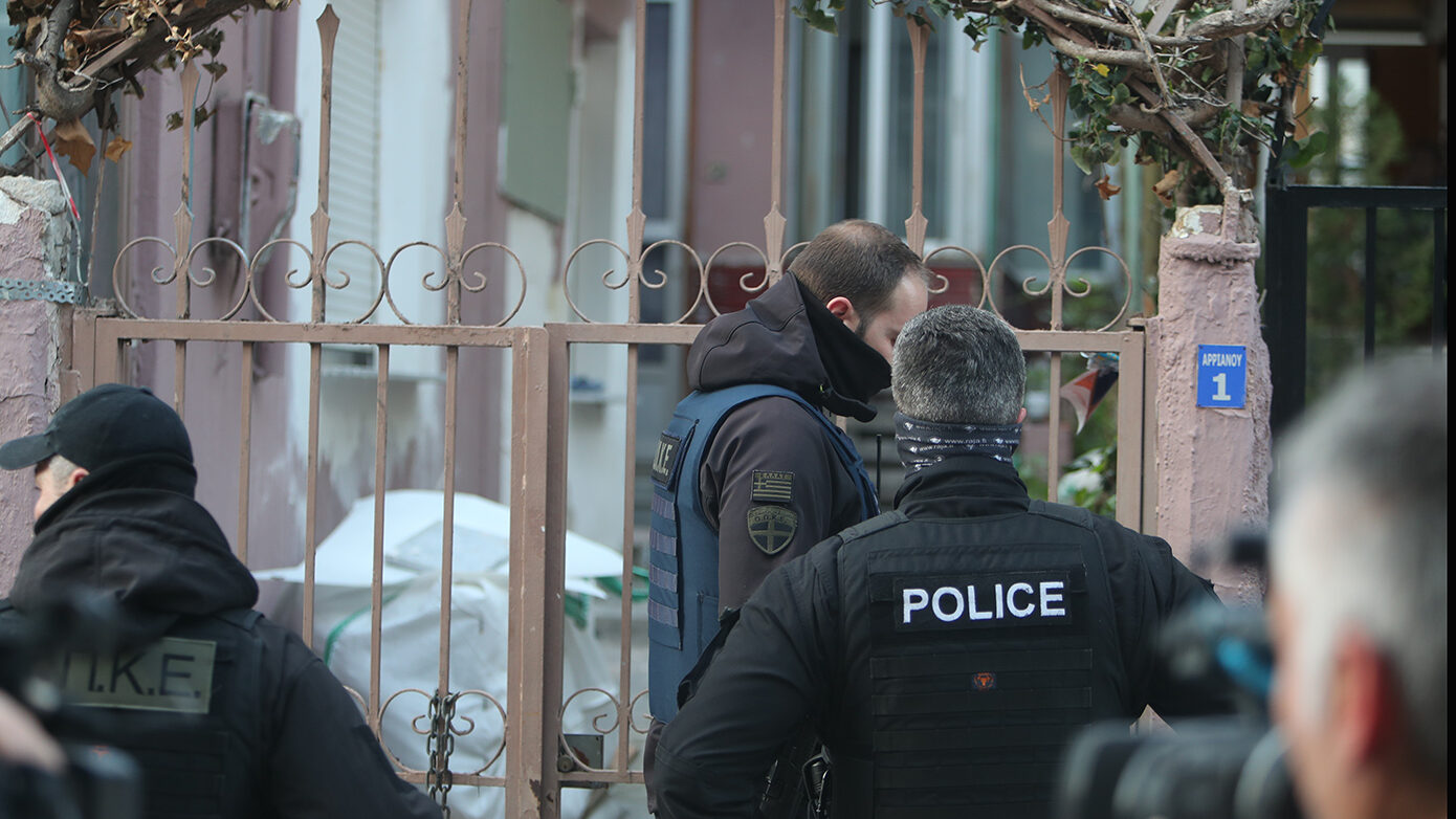 Έγκλημα υποδεικνύουν οι ιατροδικαστές για το θάνατο της 59χρονης στη Θεσσαλονίκη – Την στραγγάλισαν με λουρί τσάντας