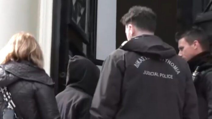 «Ξαφνικά με χτύπησε – Πανικοβλήθηκα, έτρεχα κλαίγοντας»: Η συγκλονιστική μαρτυρία του 8χρονου θύματος ξυλοδαρμού