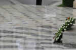 “Το απίστευτο περιστατικό στην Ελευσίνα – Κατά την κατάθεση στεφάνων ακούστηκε ο ύμνος της χούντας”