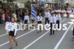 Με μαύρες κορδέλες στην παρέλαση οι μαθητές του 4ου ΓΕΛ – Συγκλονισμός για τον πρόωρα χαμένο Ασημάκη Διονυσόπουλο