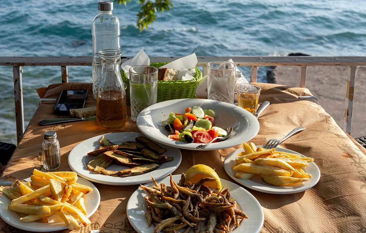 Σύσκεψη φορέων για την υπογραφή συλλογικών συμφωνιών σε επισιτισμό, τουρισμό και αρτοποιία