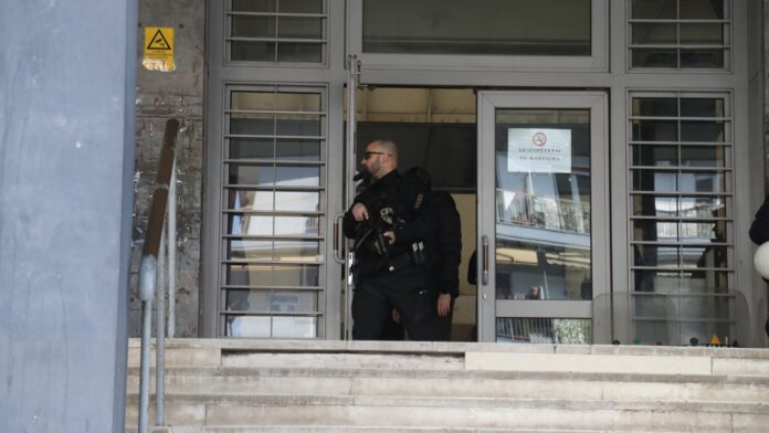 Δολοφονία στην Καλαμαριά: Στα δικαστήρια ο δικηγόρος του 19χρονου φίλου του κατηγορούμενου – Κρίσιμη η κατάθεσή του