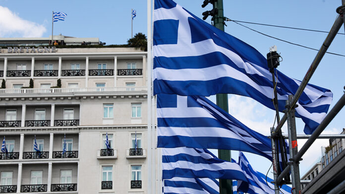 Καιρός: 25η Μαρτίου με βροχοπτώσεις, ανέμους και θερμοκρασίες έως 20 βαθμούς Κελσίου