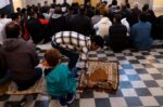 Οι μουσουλμάνοι της Αθήνας πανηγυρίζουν τη λήξη του Ραμαζανιού