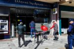 Ένοπλη ληστεία με καλάσνικοφ στα ΕΛΤΑ Λουτρακίου: «Εμφανίστηκαν δύο με κουκούλες και δύο κουτιά, ούρλιαζαν οι υπάλληλοι»