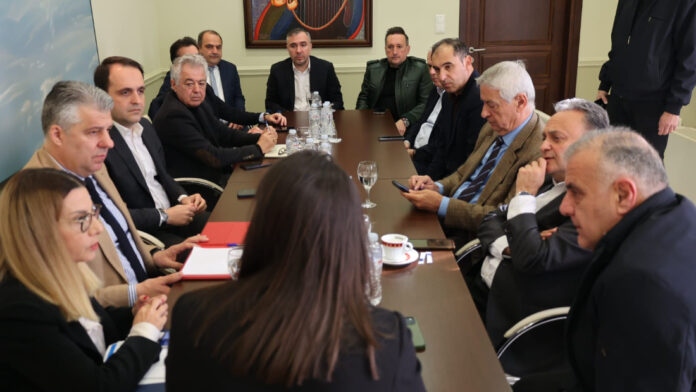 Εργασιακή συνάντηση του Περιφερειάρχη ΑΜΘ με την Υπουργό Νίκη Κεραμέως και τη Διοίκηση της ΔΥΠΑ