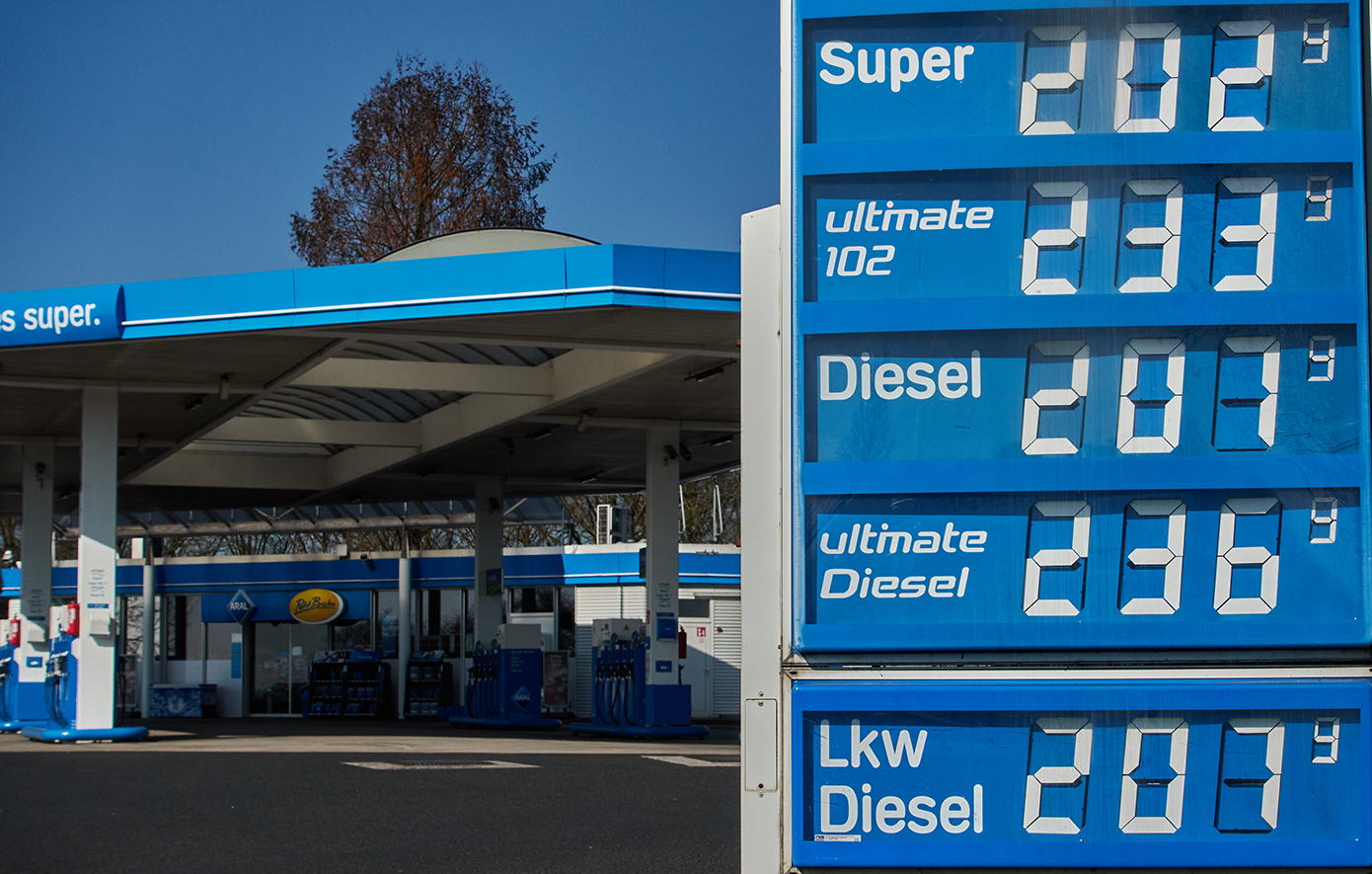 Αναστάτωση στη Γερμανία: Ανησυχία για τιμές βενζίνης πάνω από 2,50€ – Σκέψεις για κρατικές παρεμβάσεις