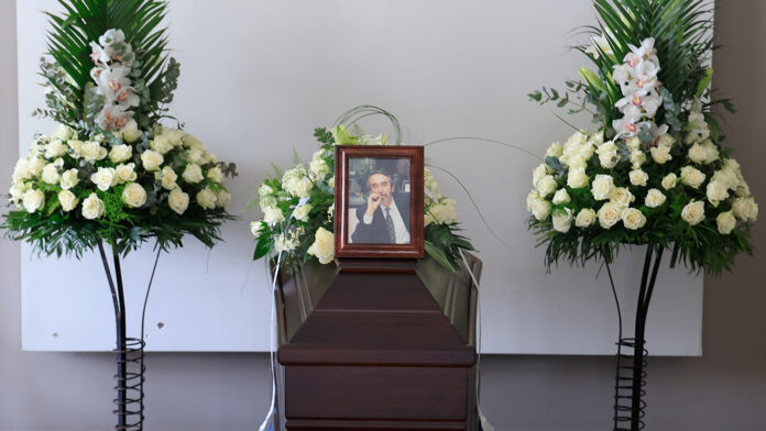 Πλήθος κόσμου στην κηδεία του δημοσιογράφου Γιώργου Βότση