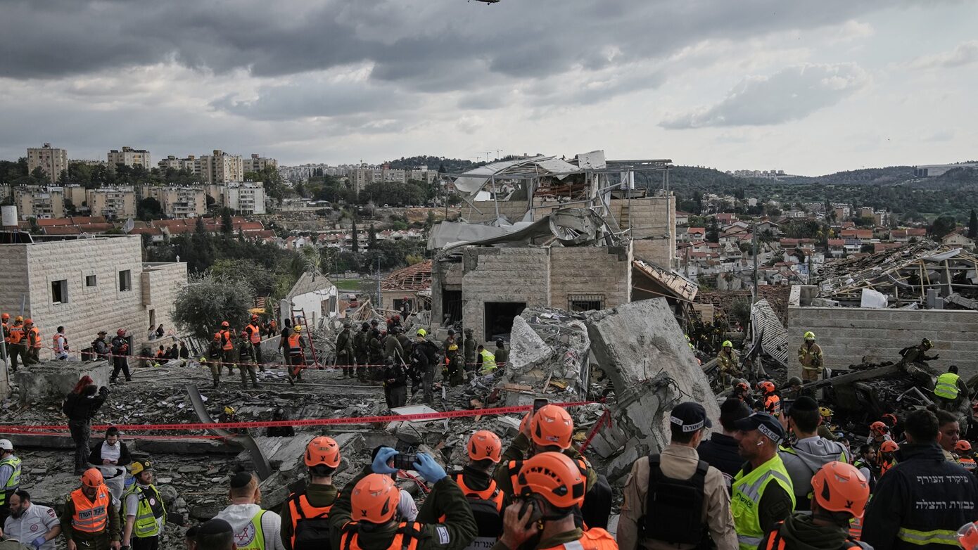 Έξι νεκροί στο κεντρικό Ισραήλ από επίθεση ιρανικού πυραύλου