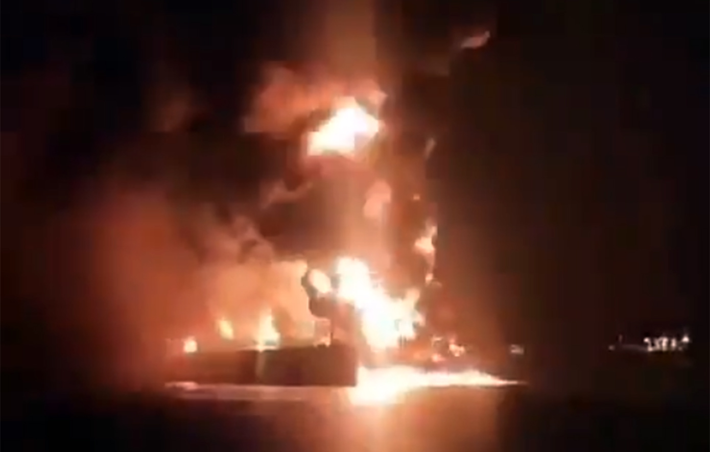 Ασφαλείς οι 22 ναυτικοί μετά από επίθεση σε ελληνικό δεξαμενόπλοιο στον Περσικό