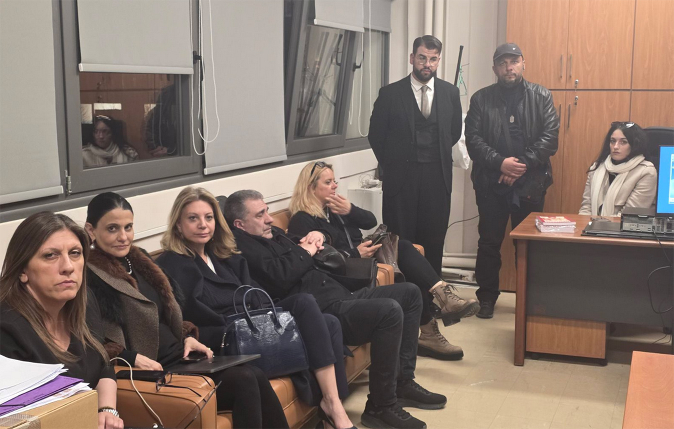 Καρυστιανού: Μοιράστηκε εικόνα με Γρατσία, Κωνσταντοπούλου και Ρούτσι στο δικαστικό μέγαρο Λάρισας