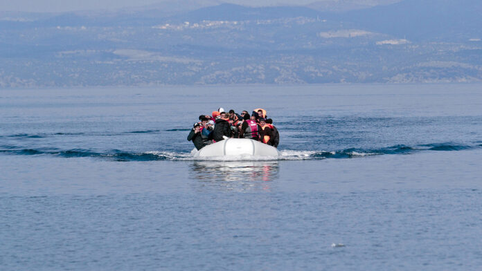 Φρέσκες αφίξεις μεταναστών στην Κρήτη – Ανακαλύφθηκε λέμβος νότια της ακτής των Καλών Λιμένων