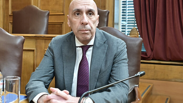 Ο Γιάννης Μπρατάκος, πρόεδρος του ΕΒΕΑ, αναλύει τα σαφή όρια στις αγοραστικές παρεμβάσεις