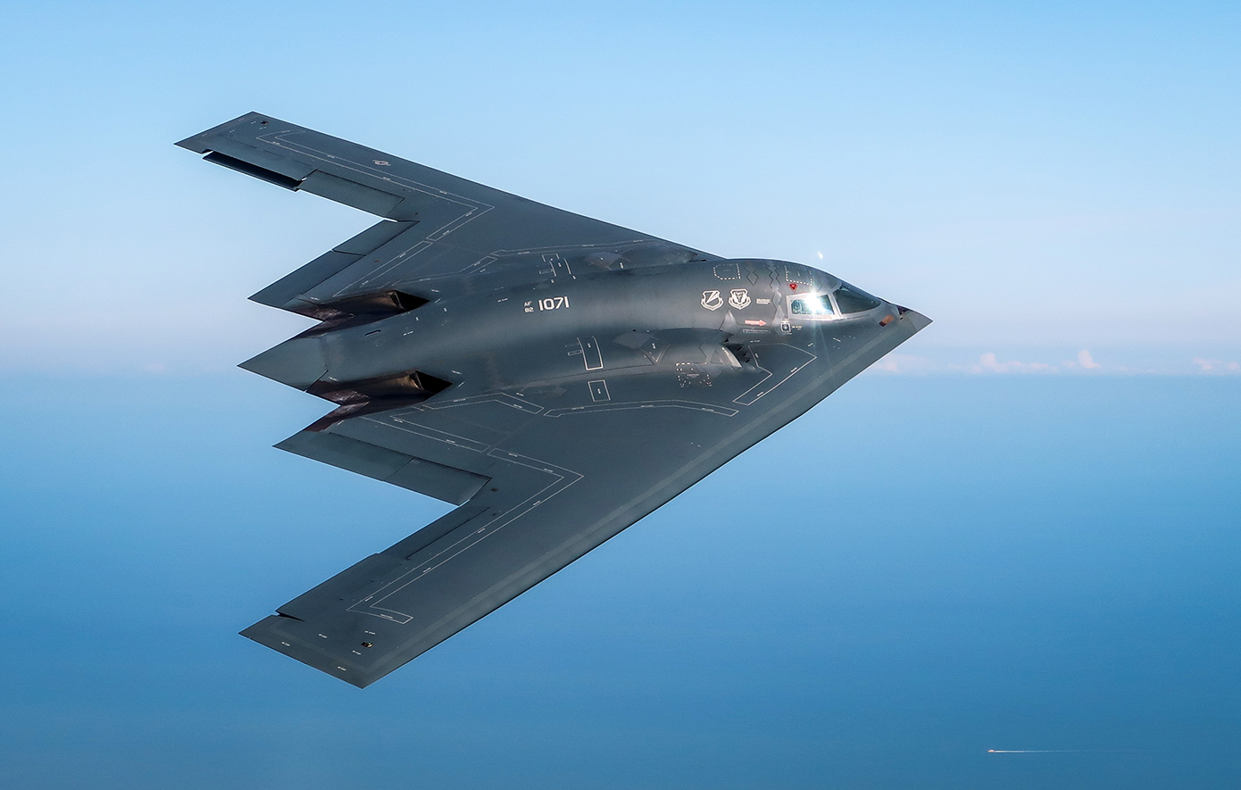 Σάλος στη Λάρισα: Το «μεγαθήριο» αμερικανικό βομβαρδιστικό στον ουρανό – Δείτε εικόνες