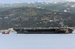 Στη Σούδα το επιβλητικό αεροπλανοφόρο «USS Gerald R. Ford» μετά τη φωτιά: 8 ντετέκτιβ επιβιβάζονται για ανακρίσεις