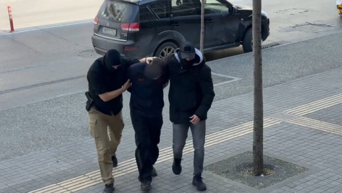 Συνελήφθη ο 23χρονος για το έγκλημα στην Καλαμαριά – Ισχυρίστηκε ότι μαχαίρωσε τον 20χρονο πέφτοντας κάτω αμυνόμενος
